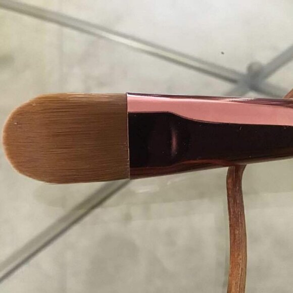 Josie Maran Foundation Brush #001  / FULL SIZE / BRAND NEW - Picture 2 of 5